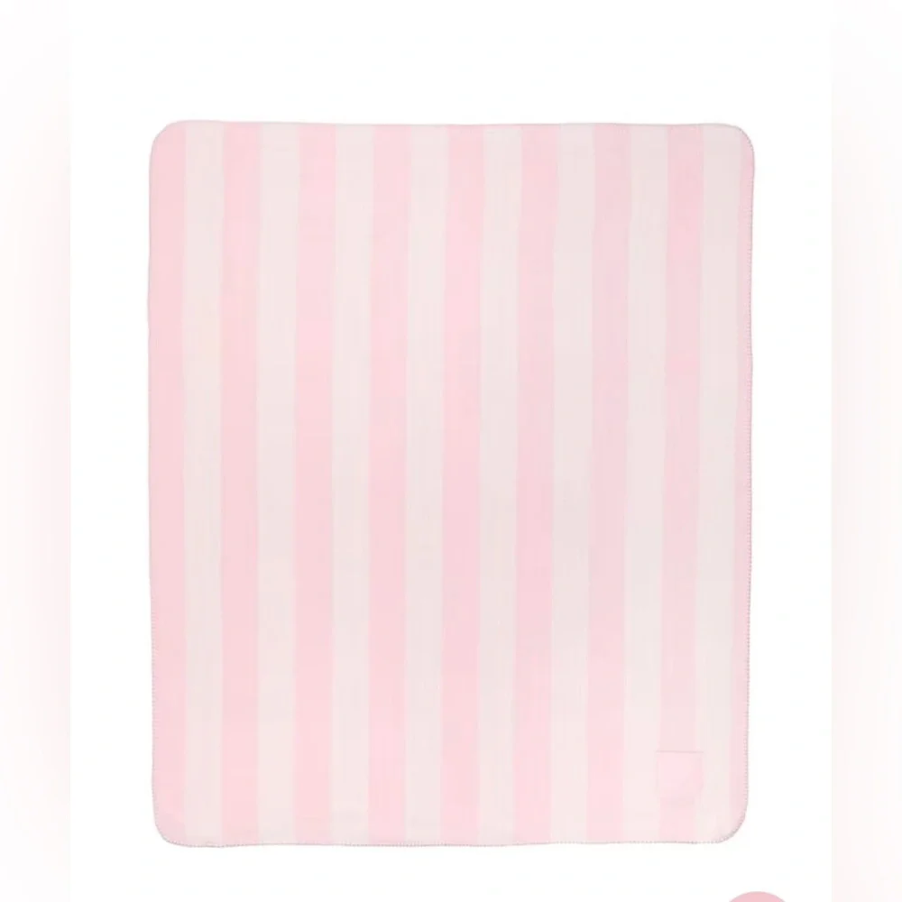 VICTORIA SECRET FAUX FUR TOTE,COZY FLEECE BLANKET,T-JAMA WITH PINK STRIPE - Picture 5 of 12